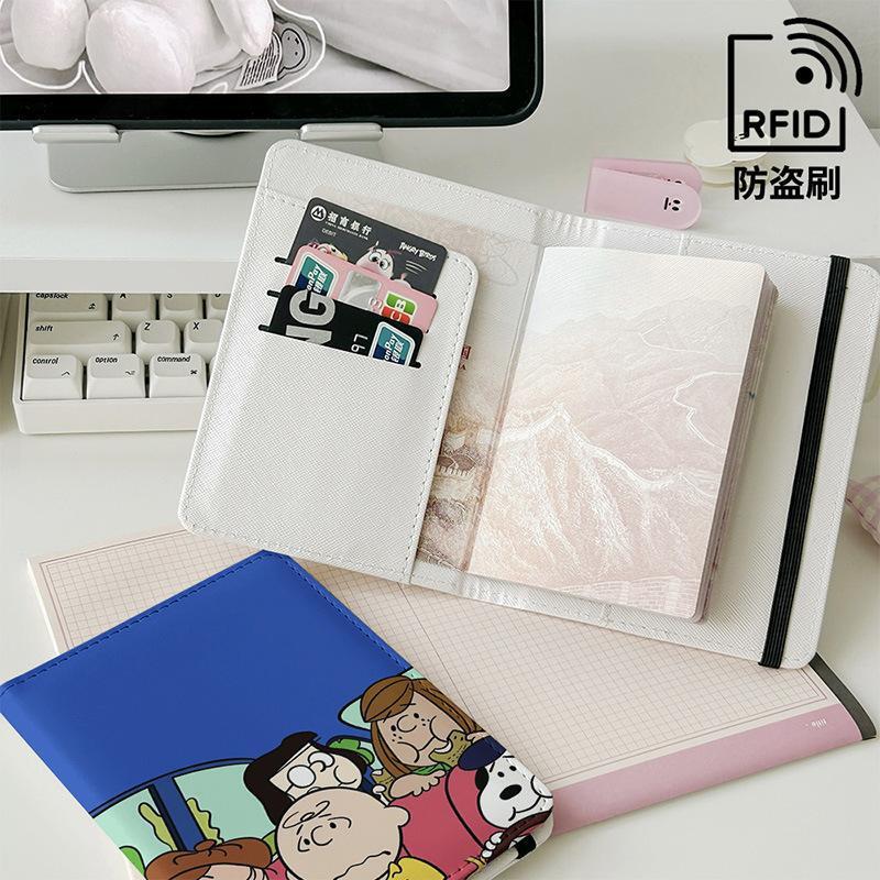 Snoopy Cute Passport Holder Pr - Travel Accessories In Bulk recension och pris
